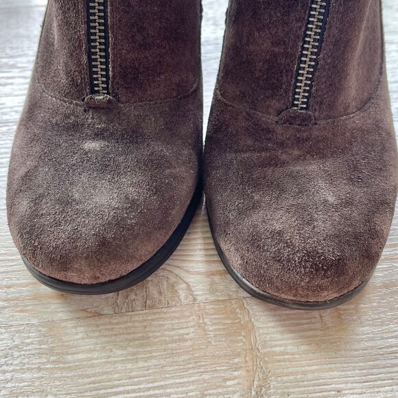 Born Kenley Suede Heeled Ankle Boots | Grey Size 7‎ - Picture 4 of 9